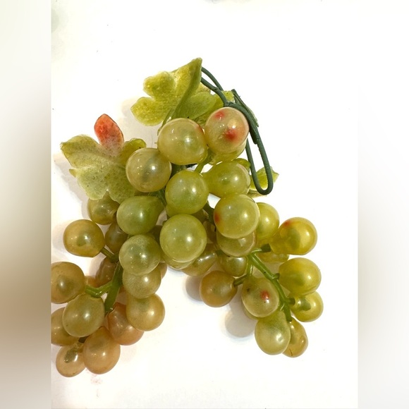 4 Vintage Retro Artificial Fruit Rubber Green Grape Clusters With Plastic Leaves - Picture 3 of 10